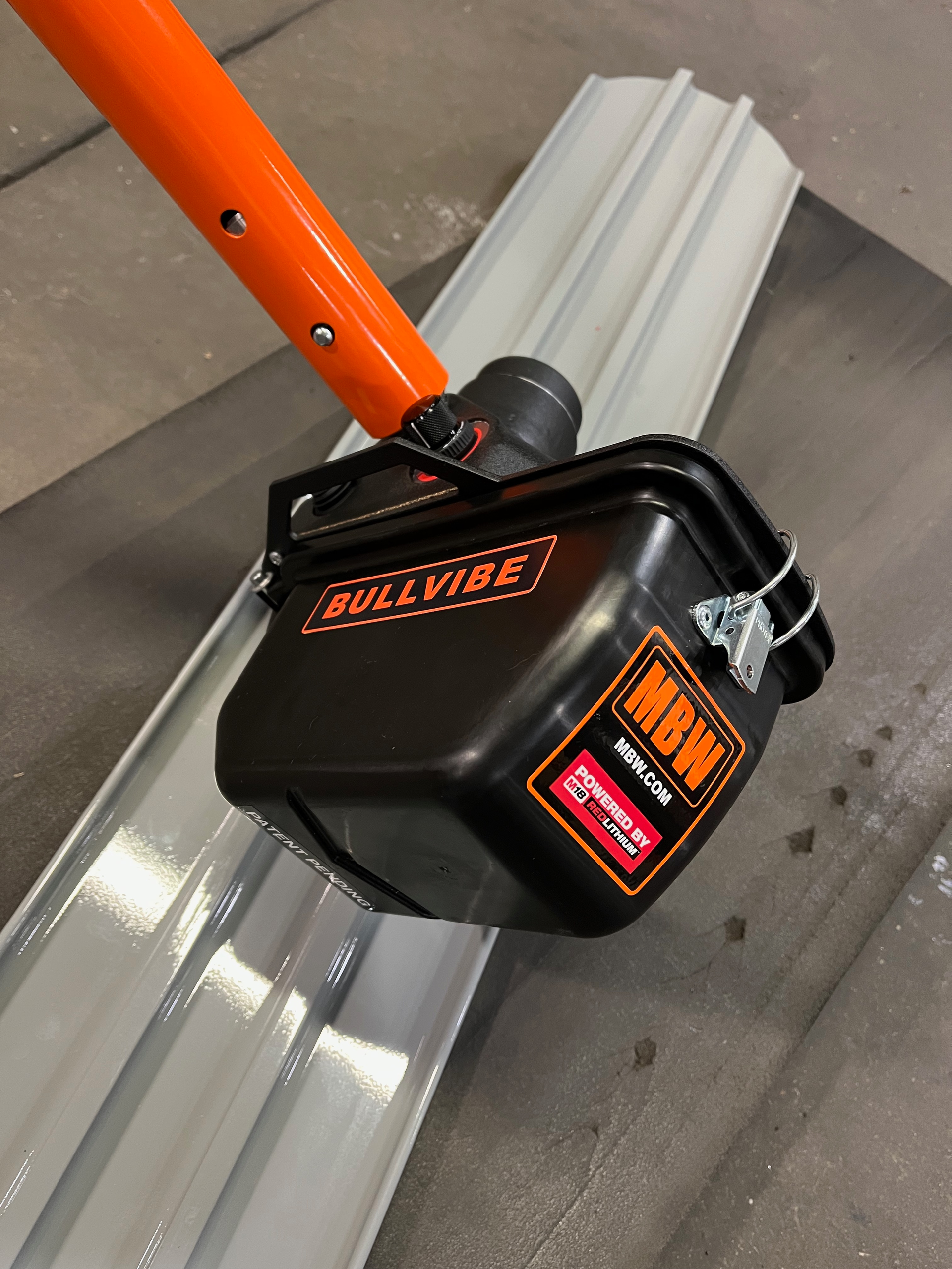 Powered by the M18 REDLITHIUM Milwaukee battery, the vibratory bull float is designed for blending concrete in emergency situations.