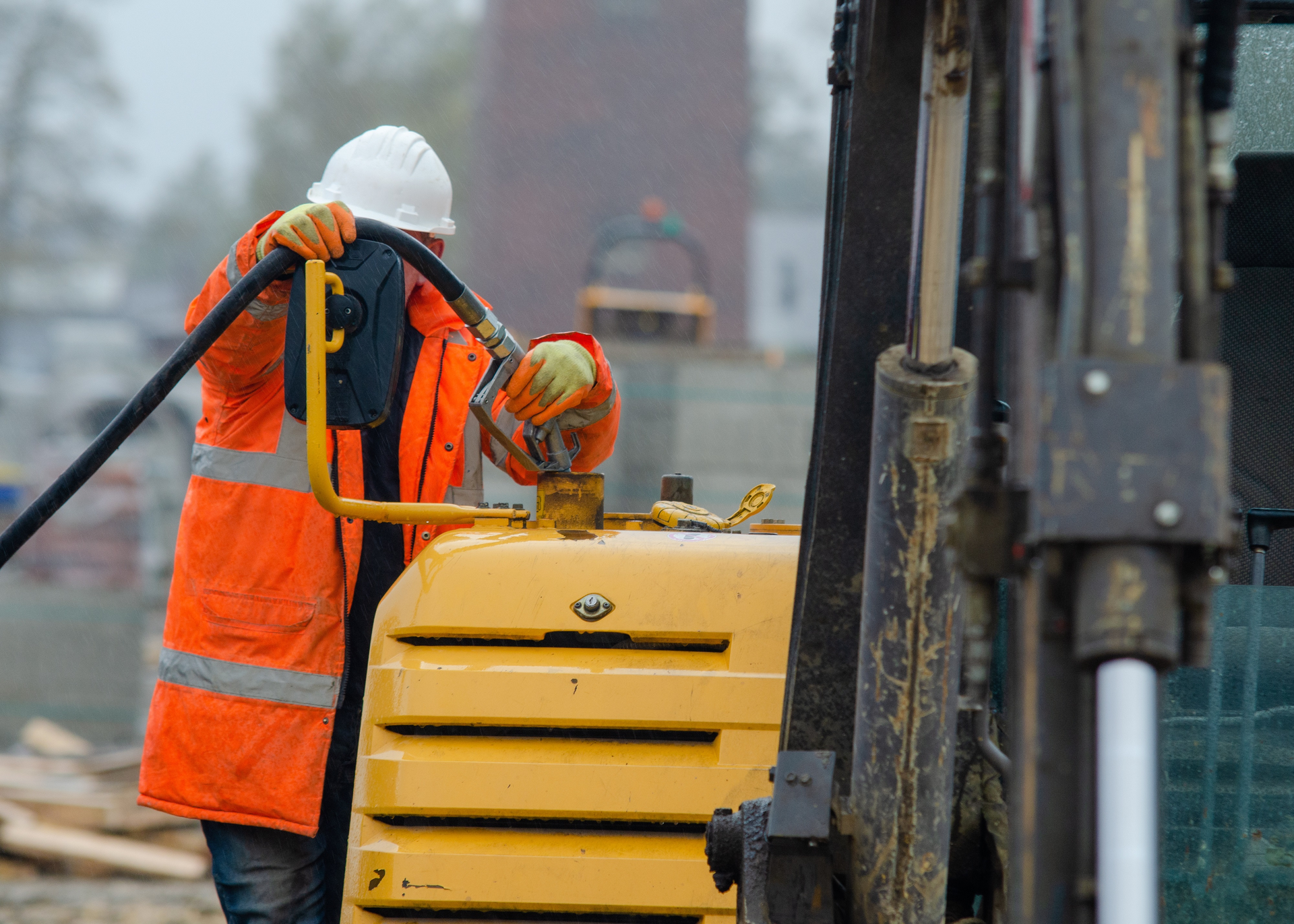 The hunt for solutions to decarbonize construction fleets is on and mobile fueling is taking hold as a go-to solution can help with sustainability plans as well as save on costs.