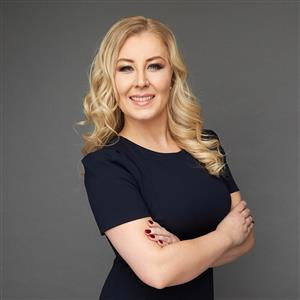 Kristen Hallberg, United Rentals Headshot