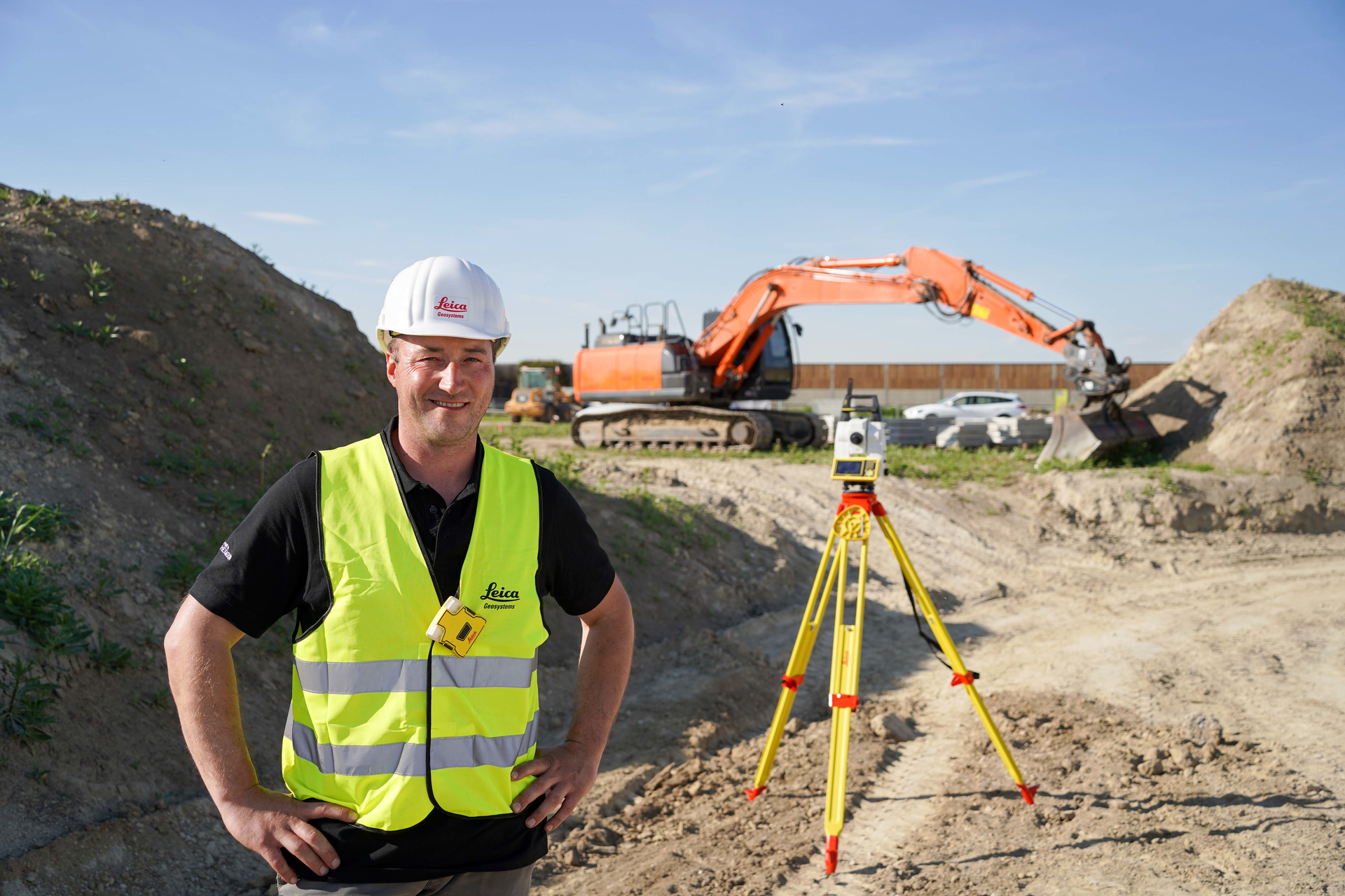 One solution to combat the blind-spot risk is using a real-time awareness and alert system. This combines a sensor tag worn by personnel on the ground which communicates with receivers installed in all the machines and vehicles onsite.