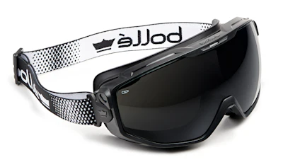 The Universal Goggle prevents external hazards, such as impacts, gases and liquids, radiation and more, from entering a worker’s eyes by offering a customized fit, reducing the gap between the frame and the skin for protection.