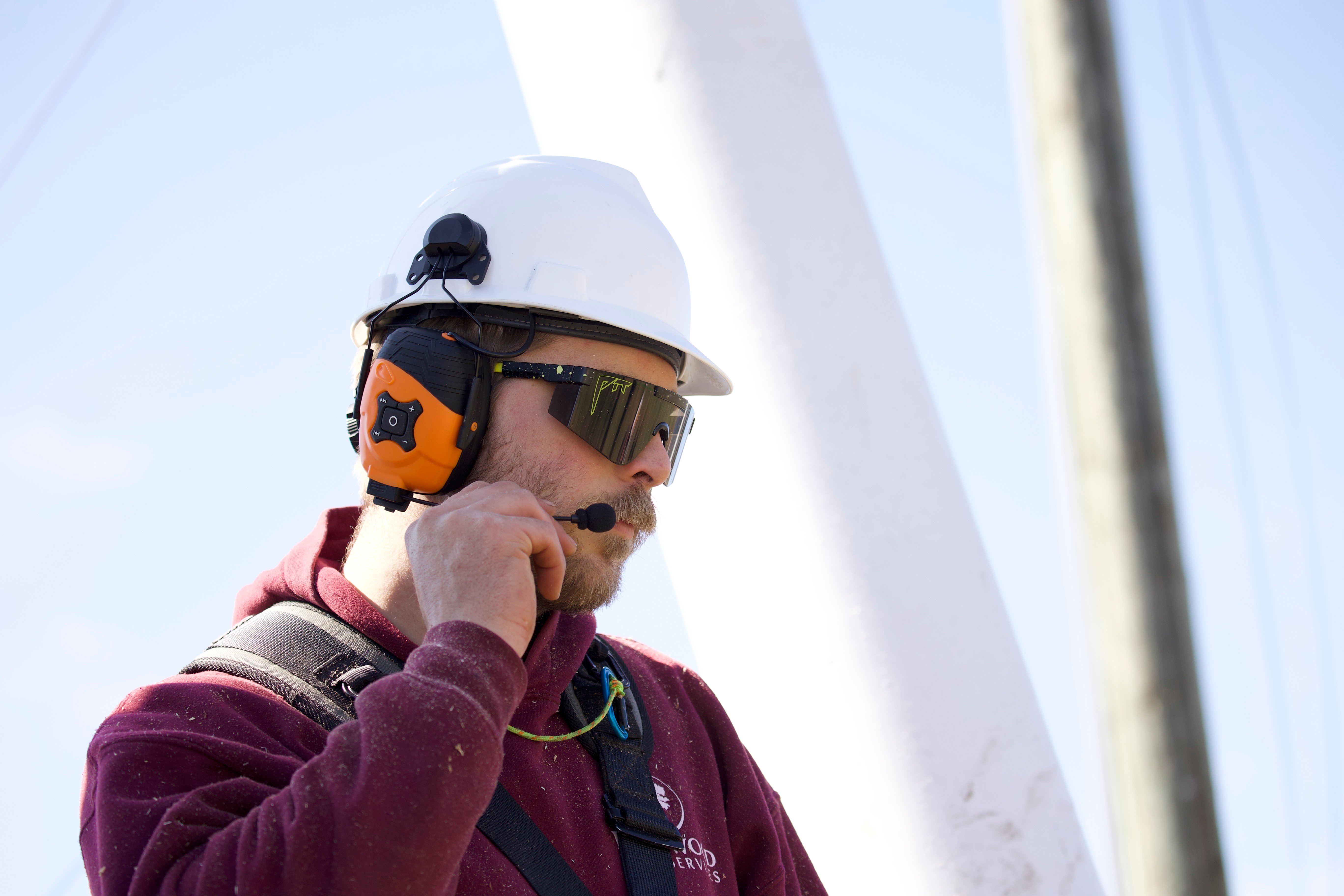 This helmet mount features tactile buttons for navigation and optional dual battery usage.