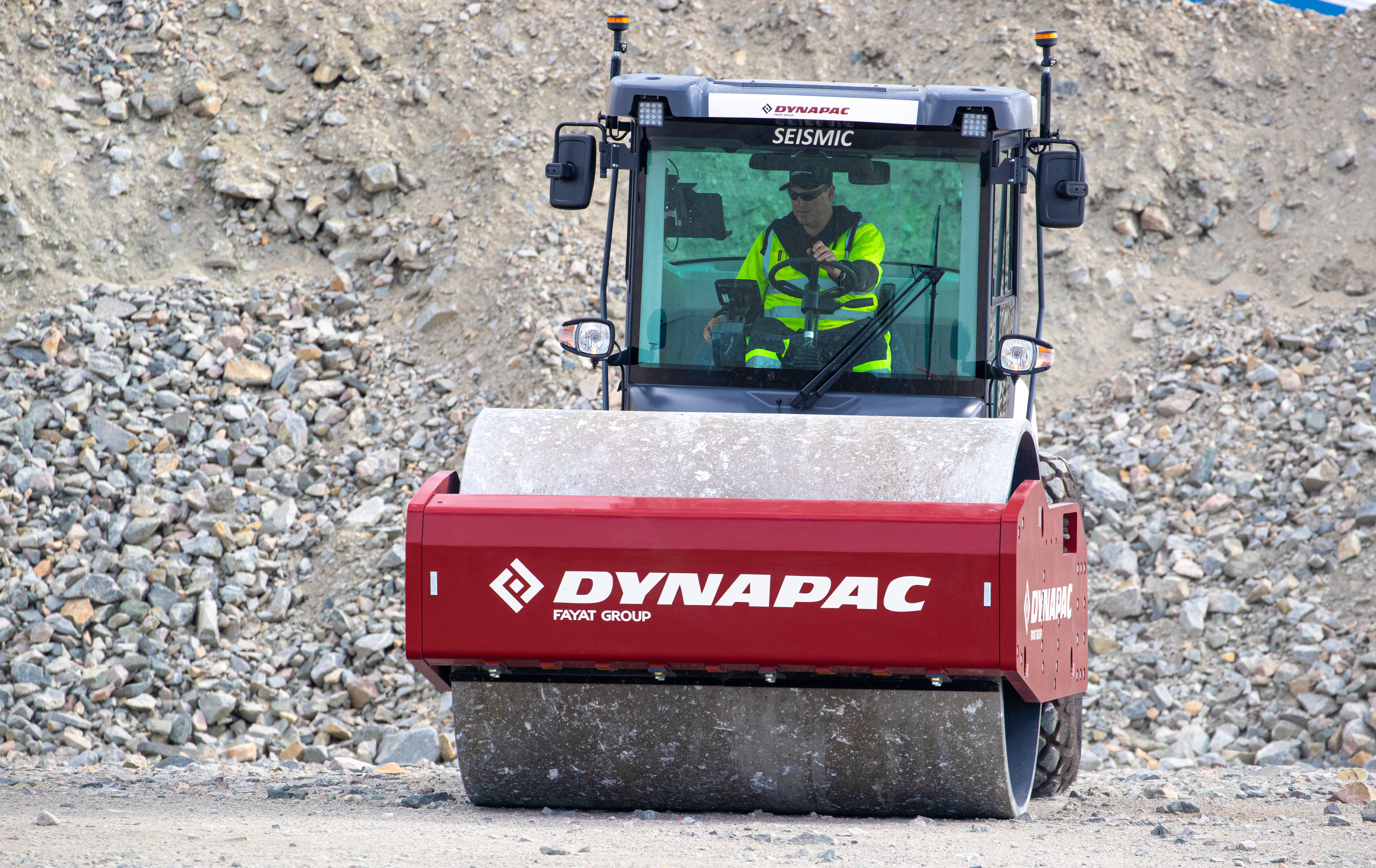Seismic technology automatically determines the optimal frequency of the material being compacted, resulting in fewer passes.