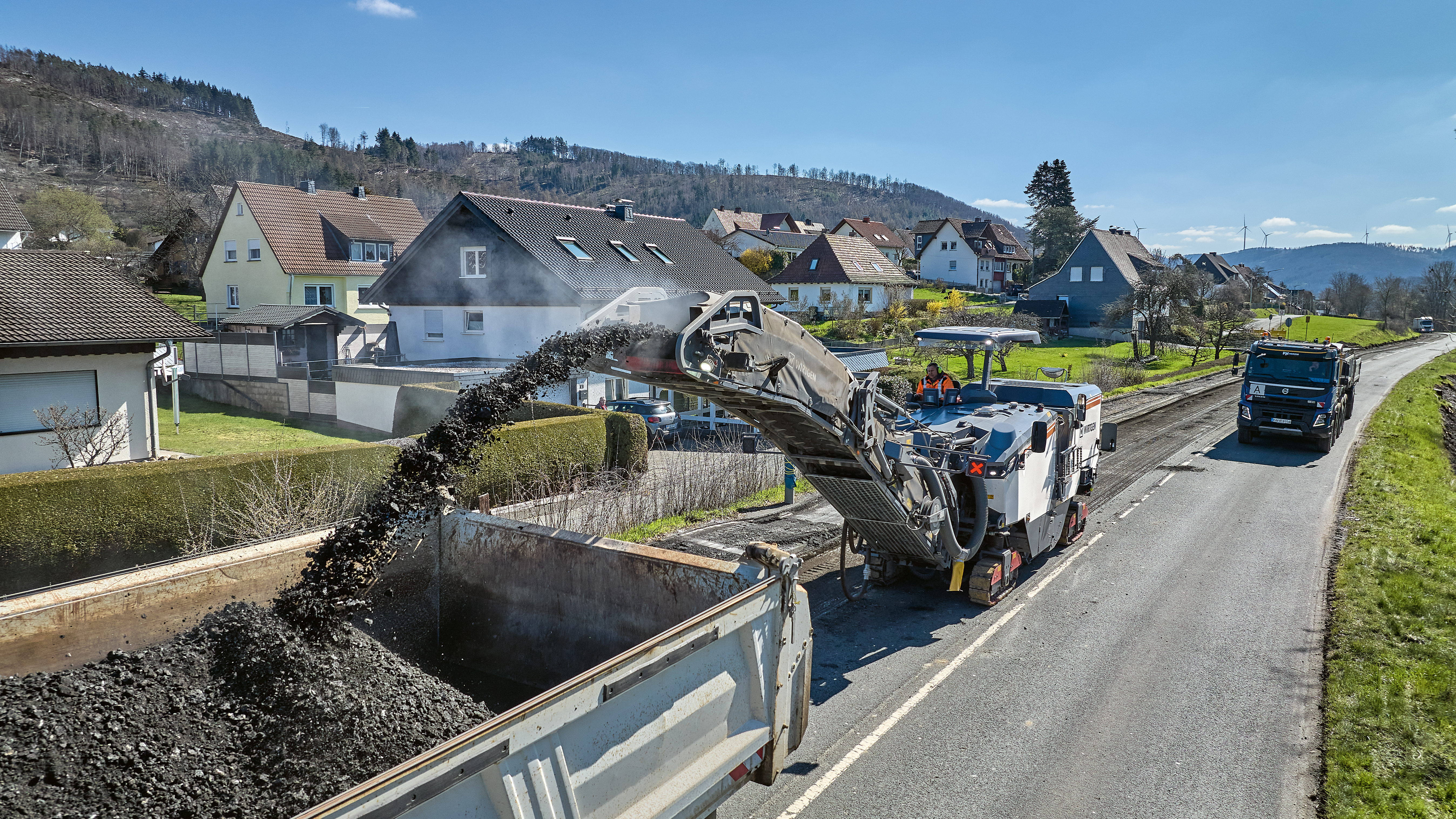 In combination with the intuitive operating design, digital assistance systems and the LEVEL PRO ACTIVE leveling system allow for one-man operation.
