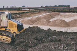Steer Assist 3D comes as part of the factory-installed Grade with 3D package.