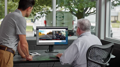 240112 Fp Fl11471724 Dashcam 2 Employees At Computer Screen In Office