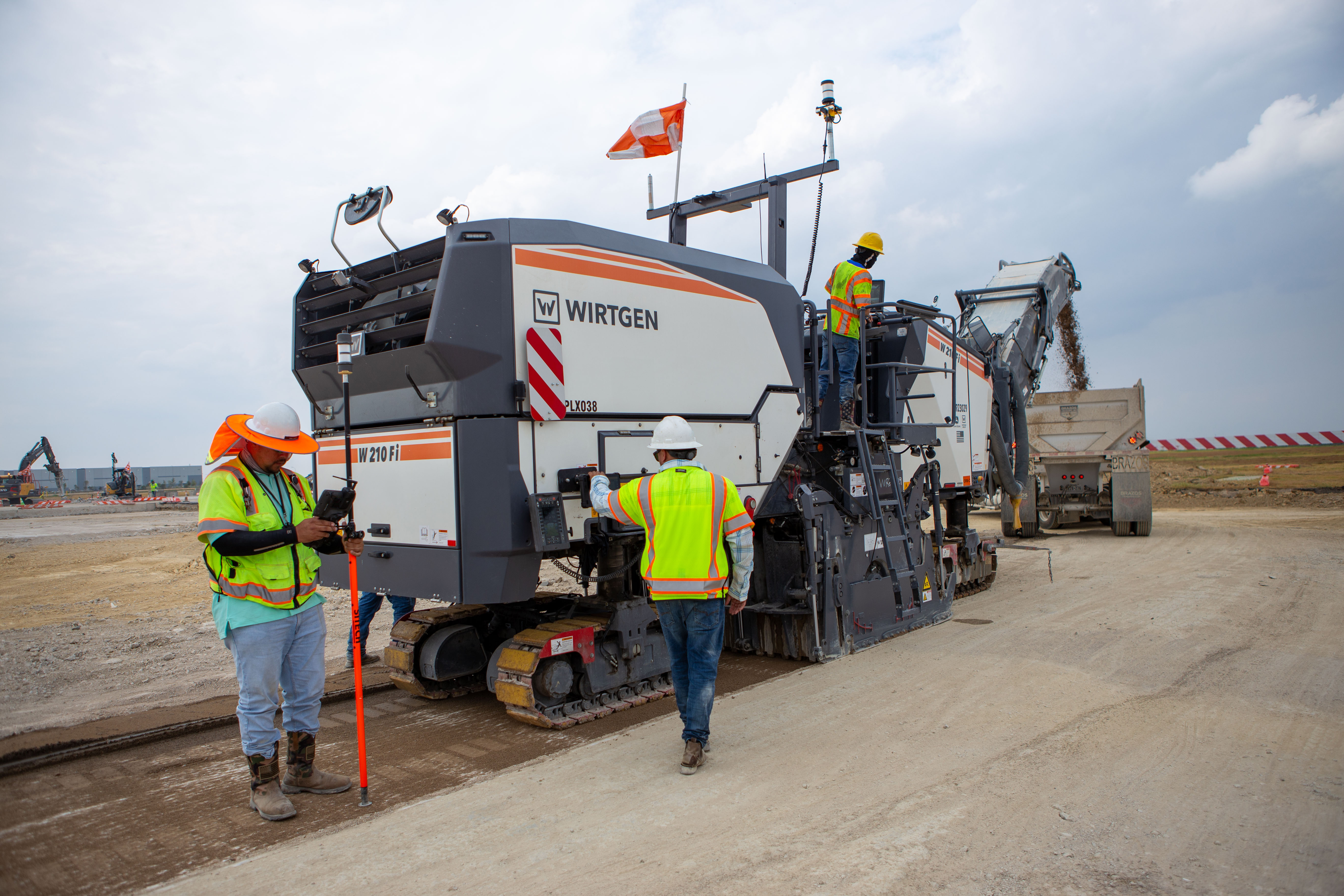 Trimble Roadworks for Mills and Cold Planers runs on an Android operating system and enables operators to control cutting depth of the mill or cold planer, according to project design.