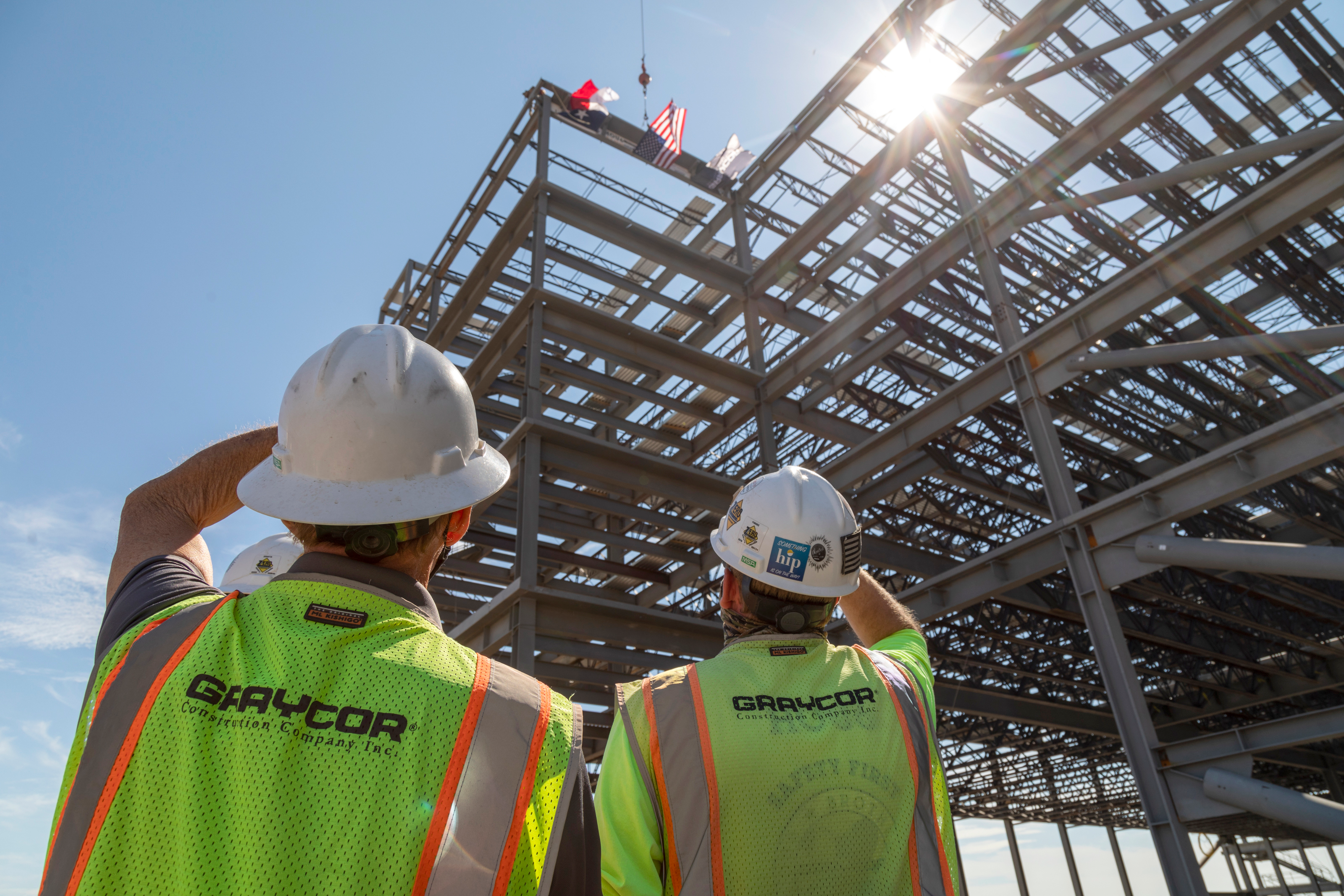 When a prospective site can be made suitable for building by extending utilities (such as water, electricity or gas lines) or infrastructure (such as paving or rail services), funding may be available to offset these costs.