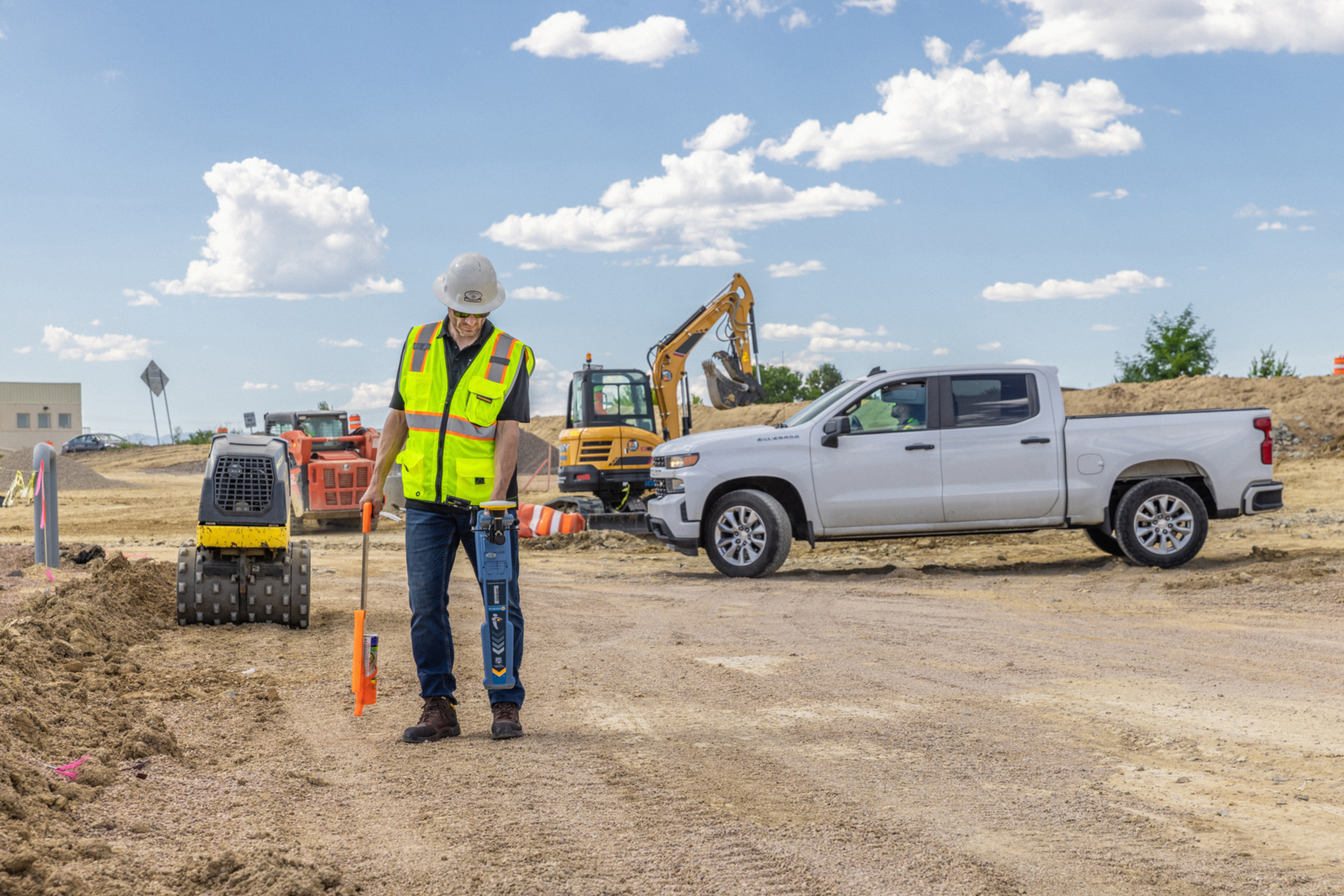 The software and hardware integration support utility-locating workflows to provide measurement capabilities for the creation of underground utilities maps in a single field operation.