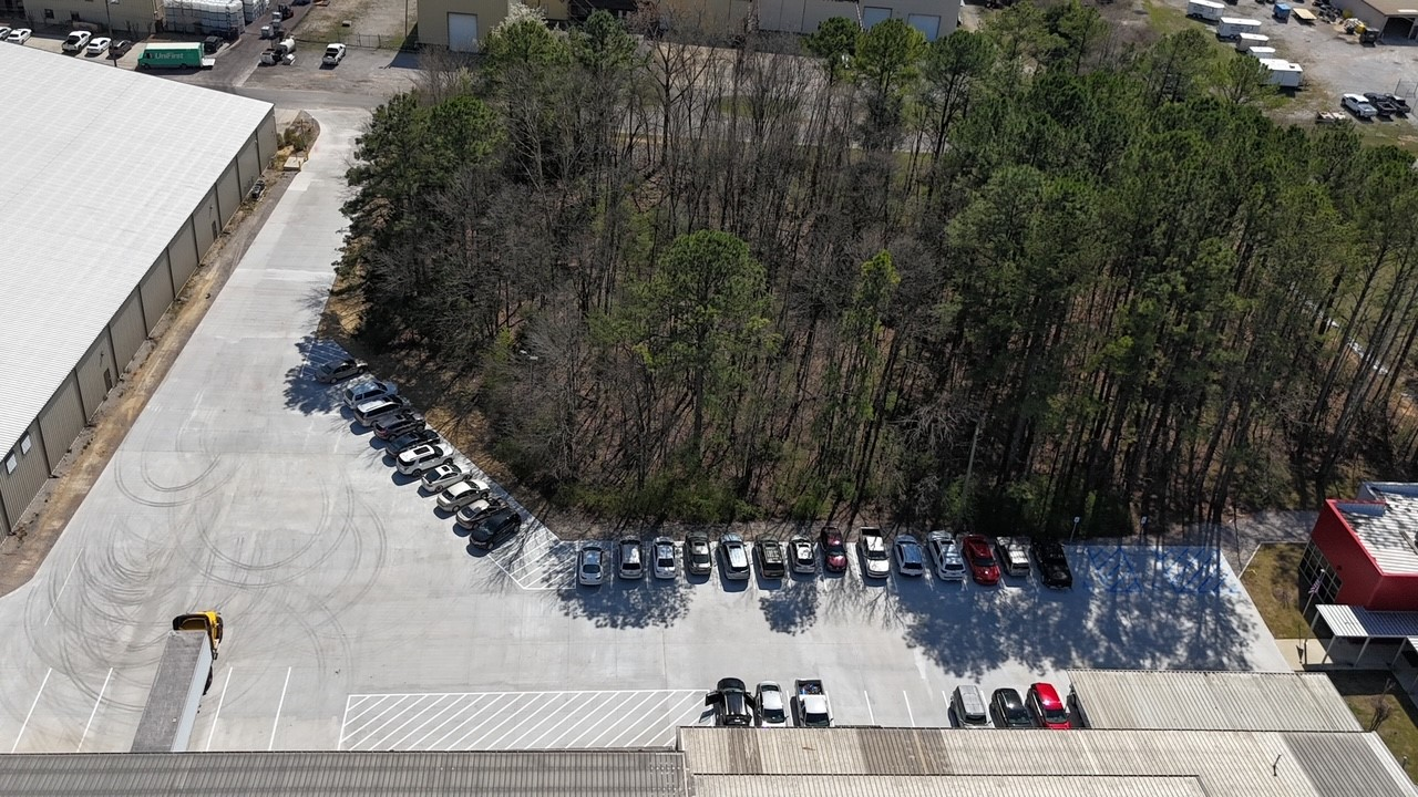 The FullForce(XP)eco system is designed for exterior pavements in industrial warehouses, distribution centers, manufacturing plants and transfer stations.