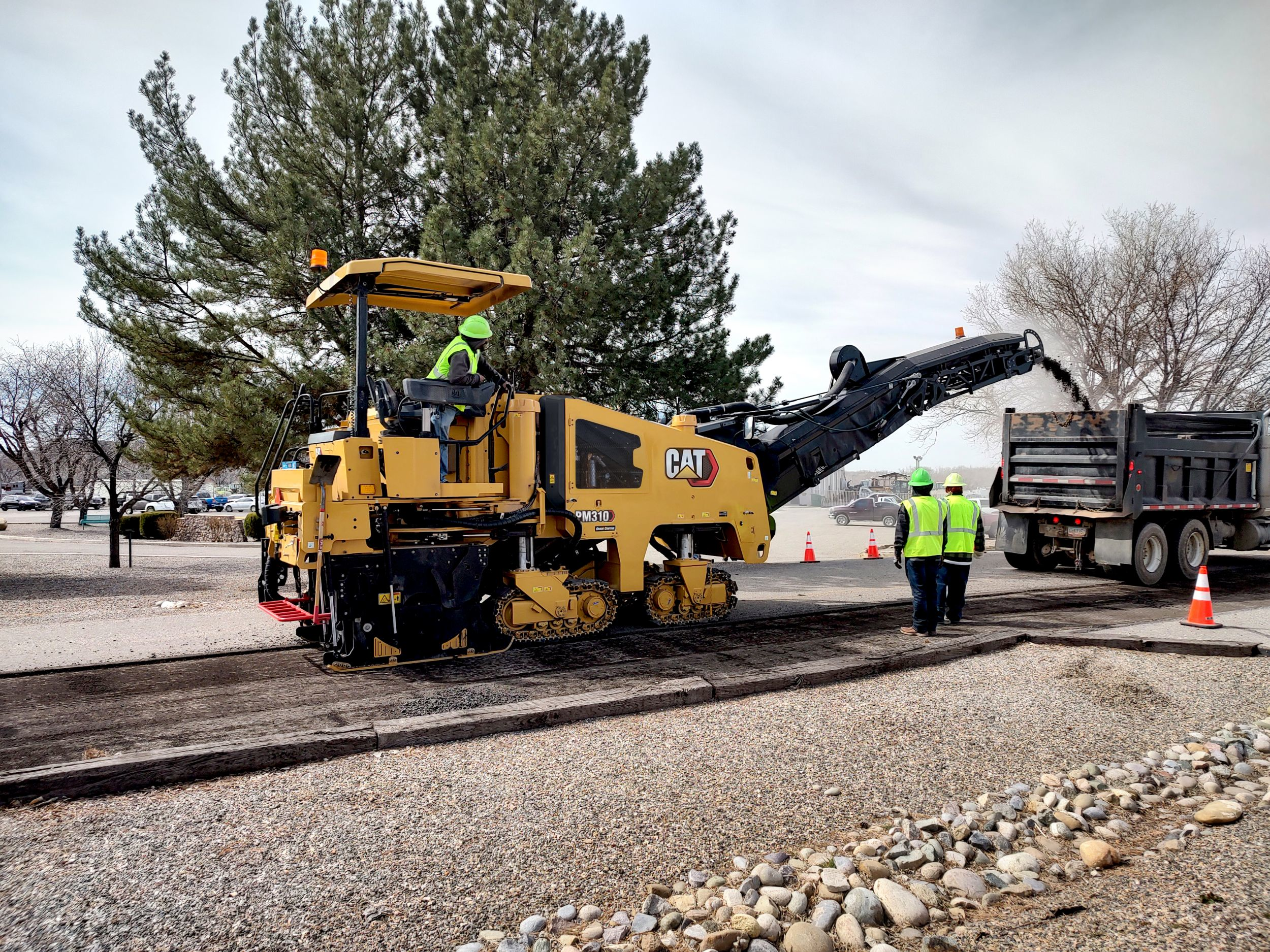 The PM300 Series is designed for small to medium applications where a compact, maneuverable machine with high production capabilities is required.