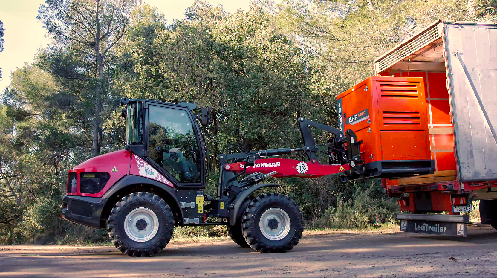 The electric wheel loader is equipped with four working modes (Bucket, Fork, Eco and Power) to fit the operator’s needs.