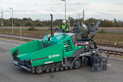The solutions shown for asphalt paving included the VÖGELE SUPER 1703-3i wheeled paver and the SUPER 2000-3i tracked paver, both of which have become successfully established in North America.
