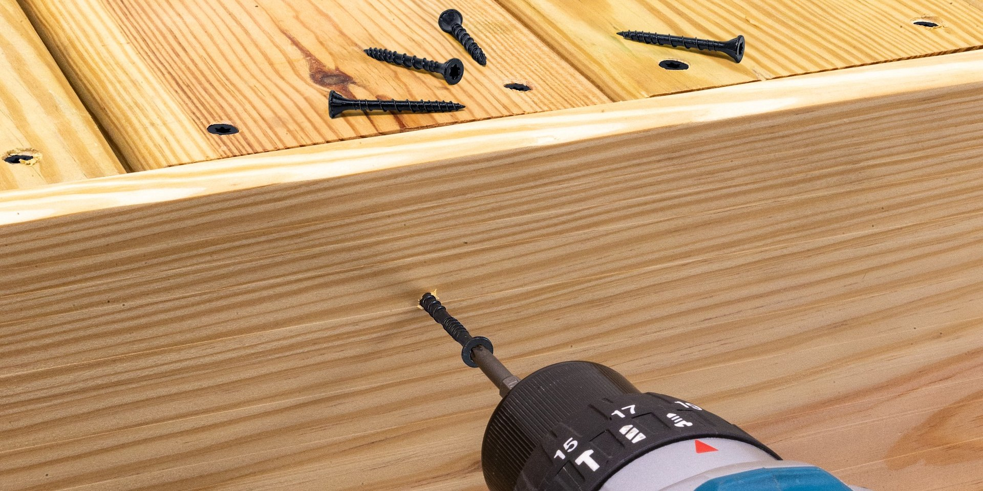 Deck-Drive DSV Wood screws with the black Quik Guard coating come in #8 and #10 sizes and three lengths for hand-drive applications.