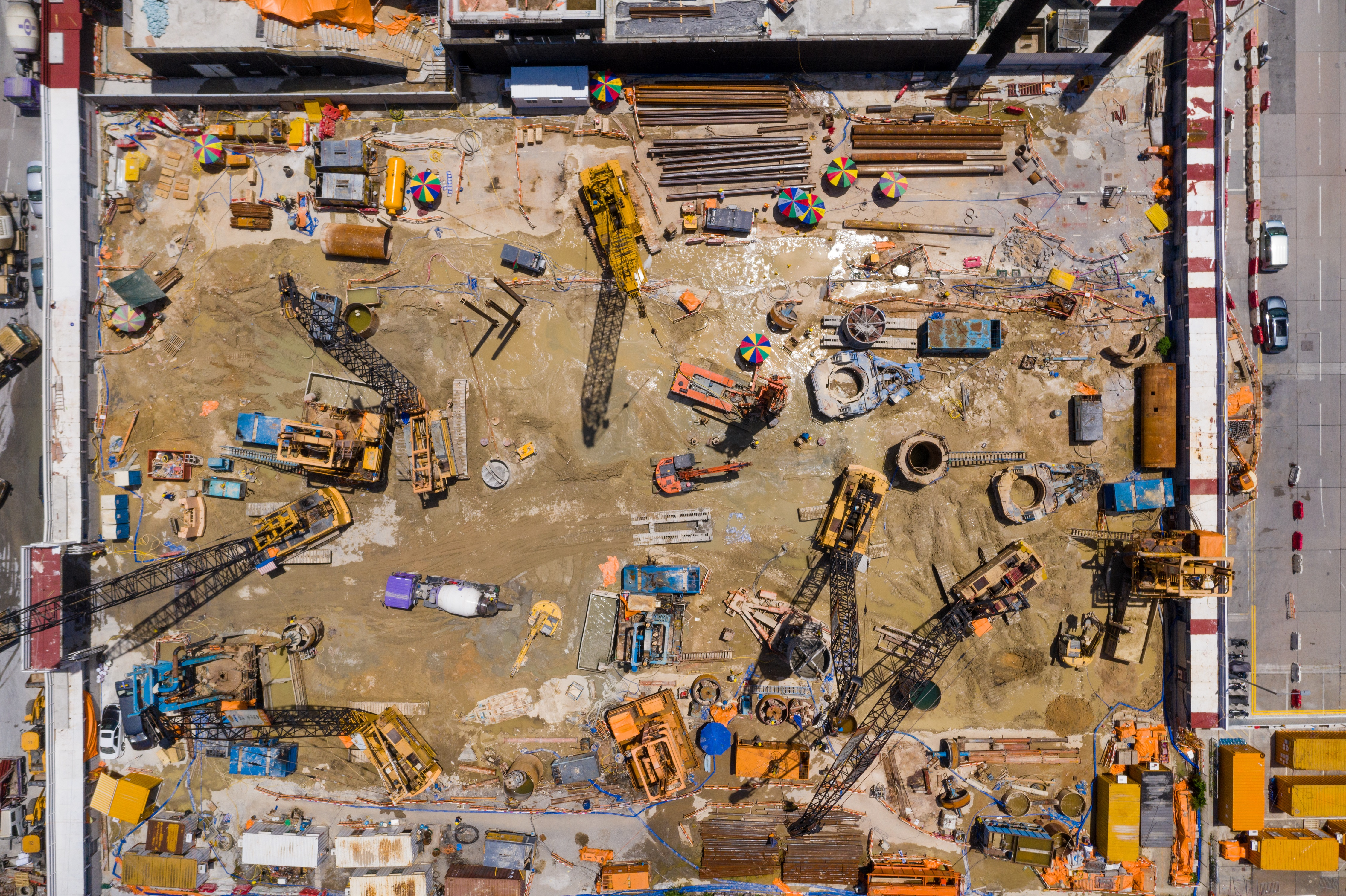By capitalizing on AI, robotics, and automation, the construction industry is able to construct digital twins of our buildings: virtual models that mirror their physical counterparts.