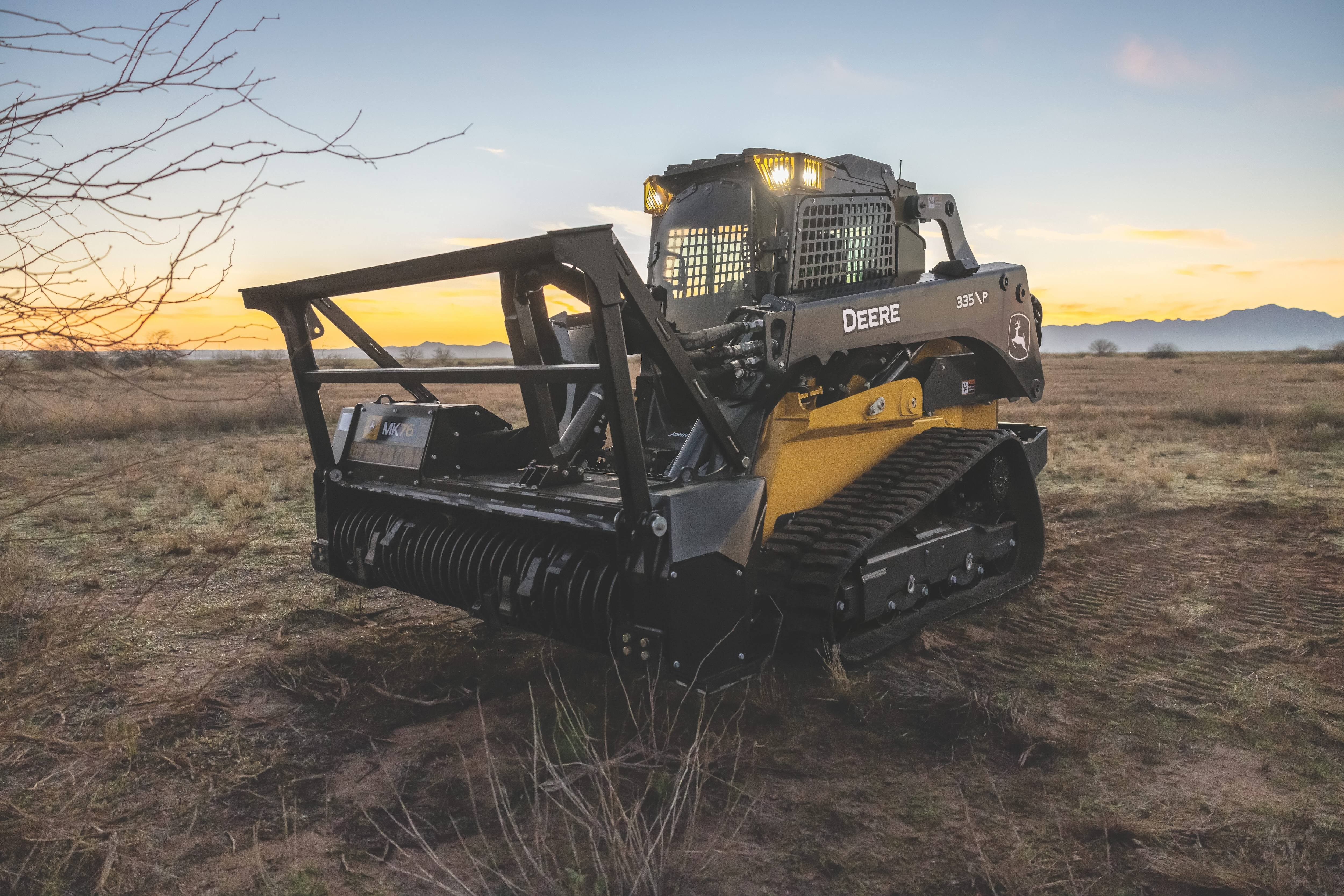 Equipped with a 114.7-hp Yanmar engine, the 335 P-Tier features a new one-piece cab design and operating power.
