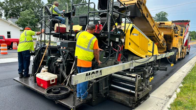 The newly redesigned BOMAG CR 1030 T.
