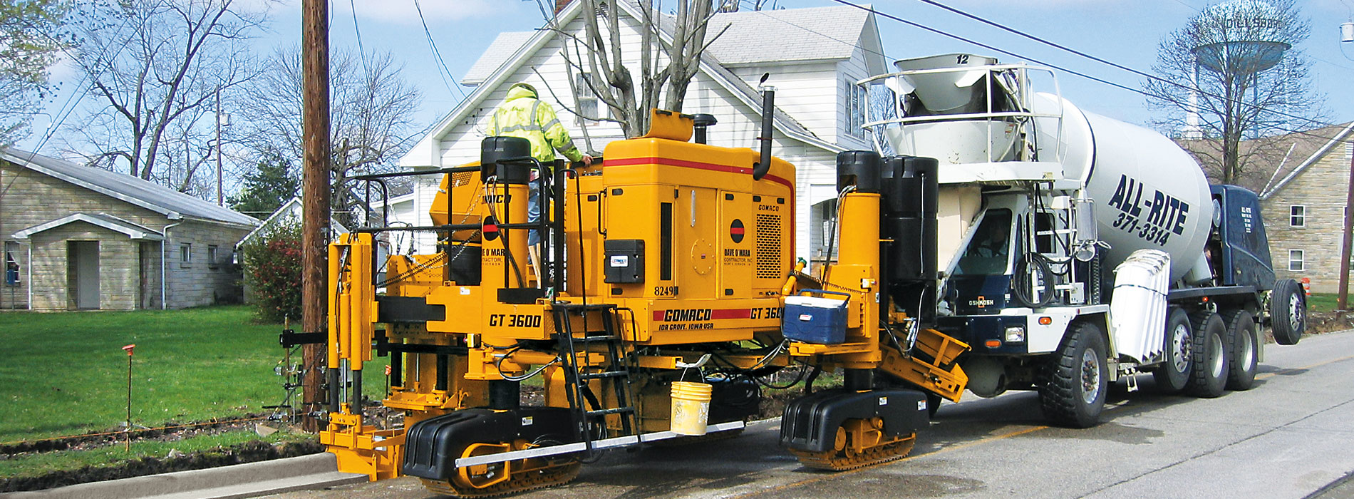 GOMACO offers the GT-3600 Hybrid curb and gutter machine for asphalt projects and applications.