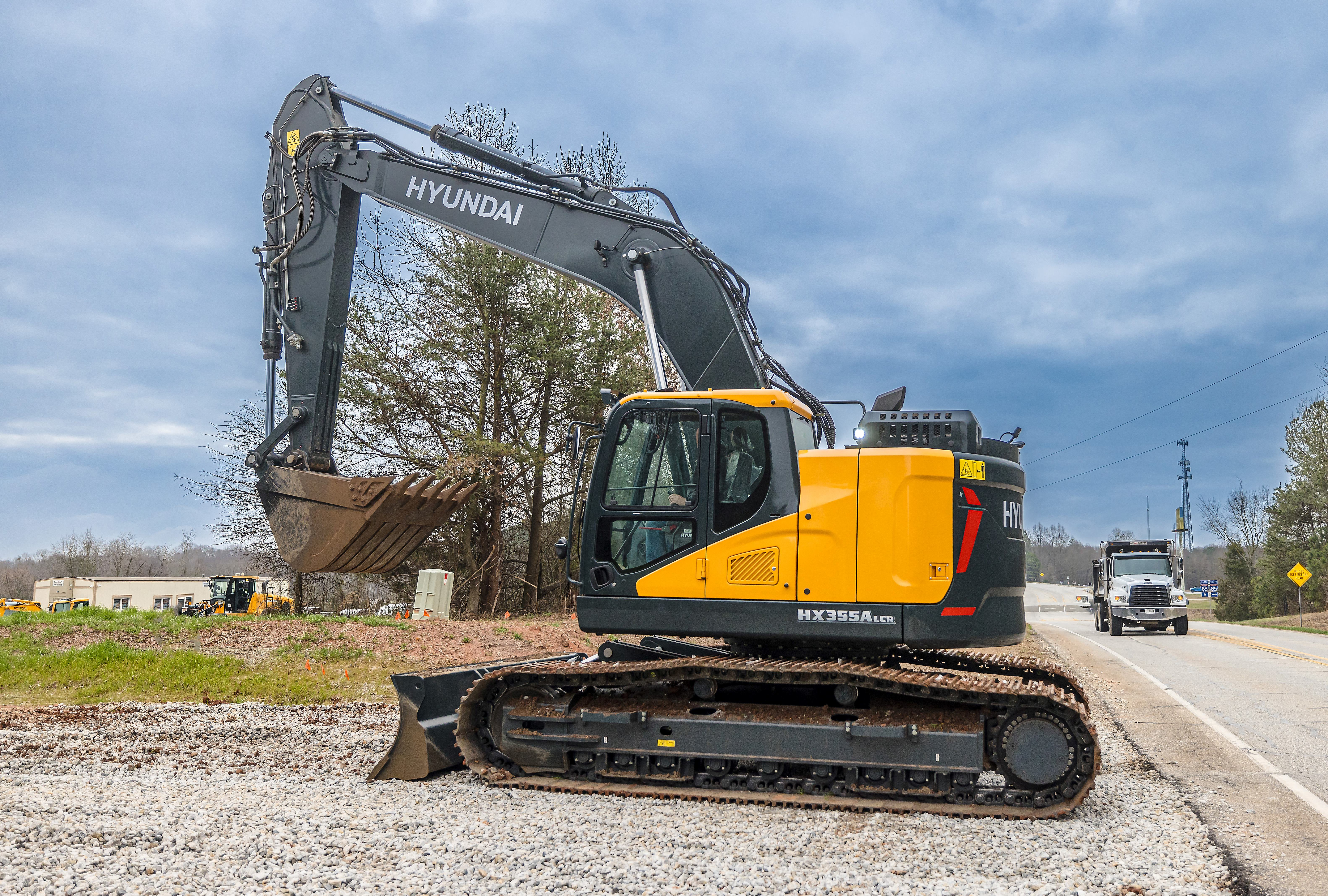 The compact-radius design allows the HX355A LCR to perform a multitude of jobs within confined areas typically reserved for smaller machines.