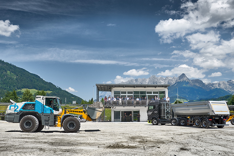 Prototype L 566 H is the world's first wheel loader with a hydrogen engine.