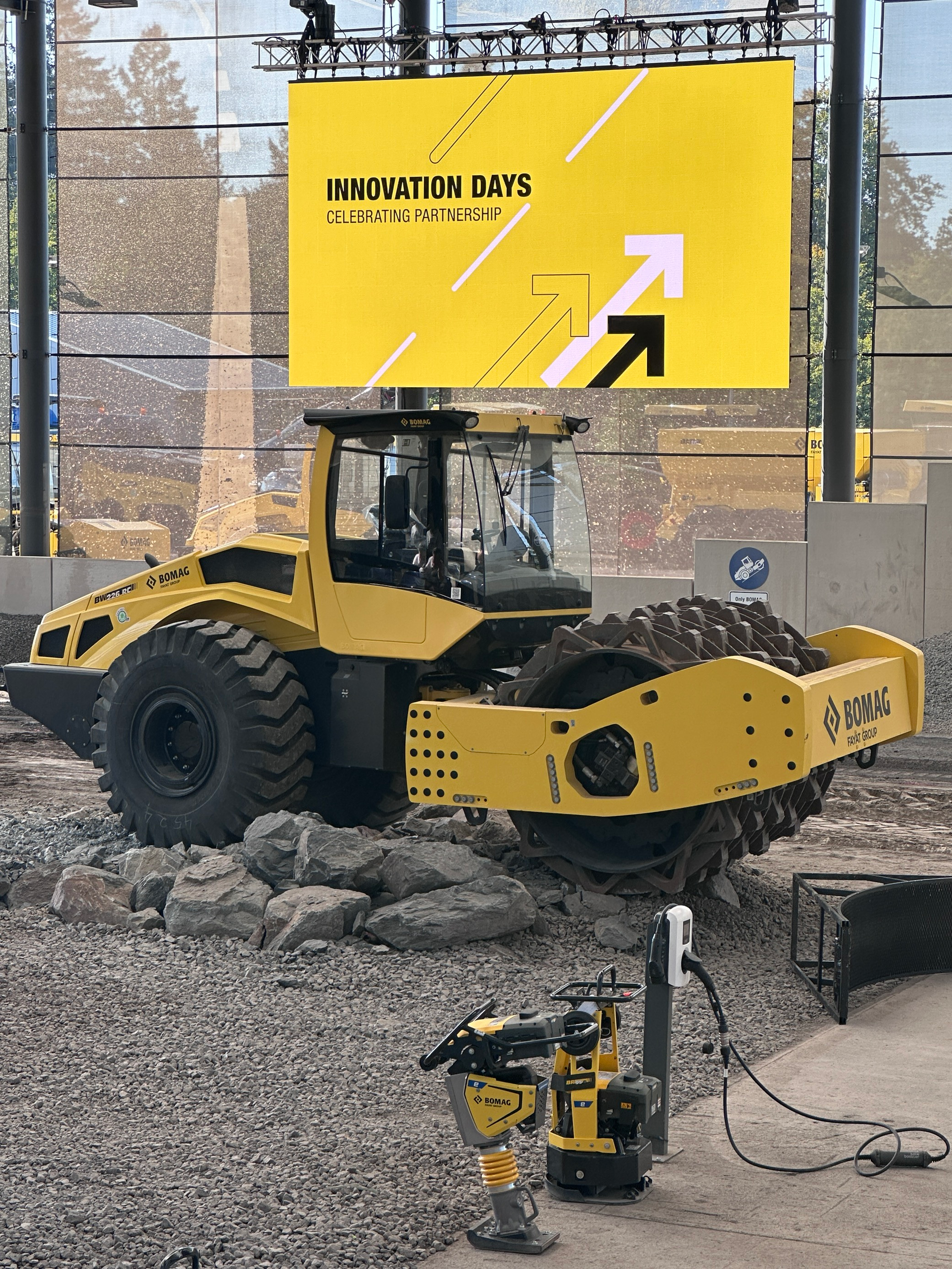 Editor Brandon Noel sat down with Jonathan Stringham, VP of sales and marketing at BOMAG, while at BOMAG Innovation Days in Germany and took the opportunity to ask about BOMAG’s adoption strategy and future expansions in the North American market.