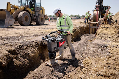When paired with the MX FUEL REDLITHIUM FORGE HD12.0 Battery Pack, the rammer delivers 25 minutes of continuous runtime.