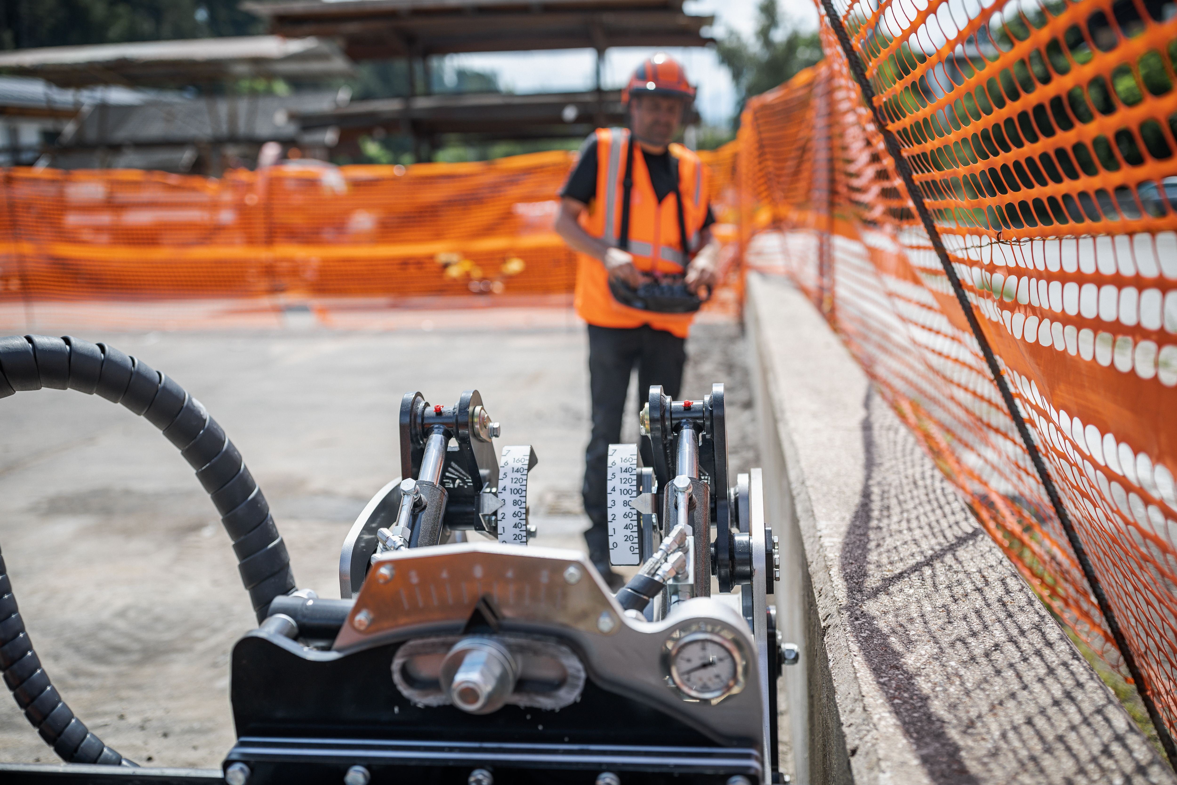The RPL/SSL-45 is compatible with the RCU75, can mill up to 7 in. deep and has a working width of 17 in.