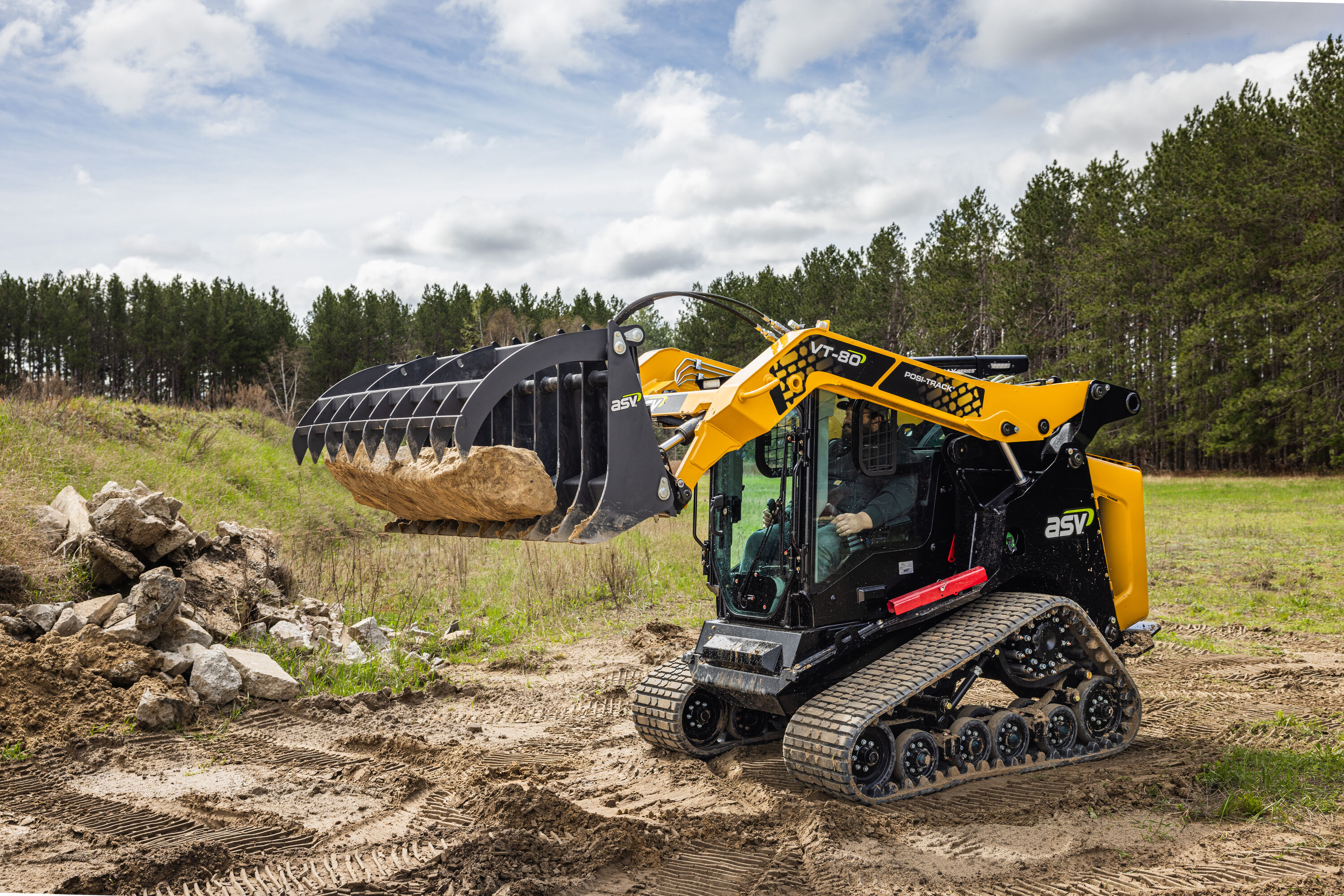 Powered by a 74-hp Tier-4 Final Yanmar engine, the 8,955-lb. VT-80 and 9,645-lb. VT-80 Forestry offer a 2,800-lb. rated operating capacity.