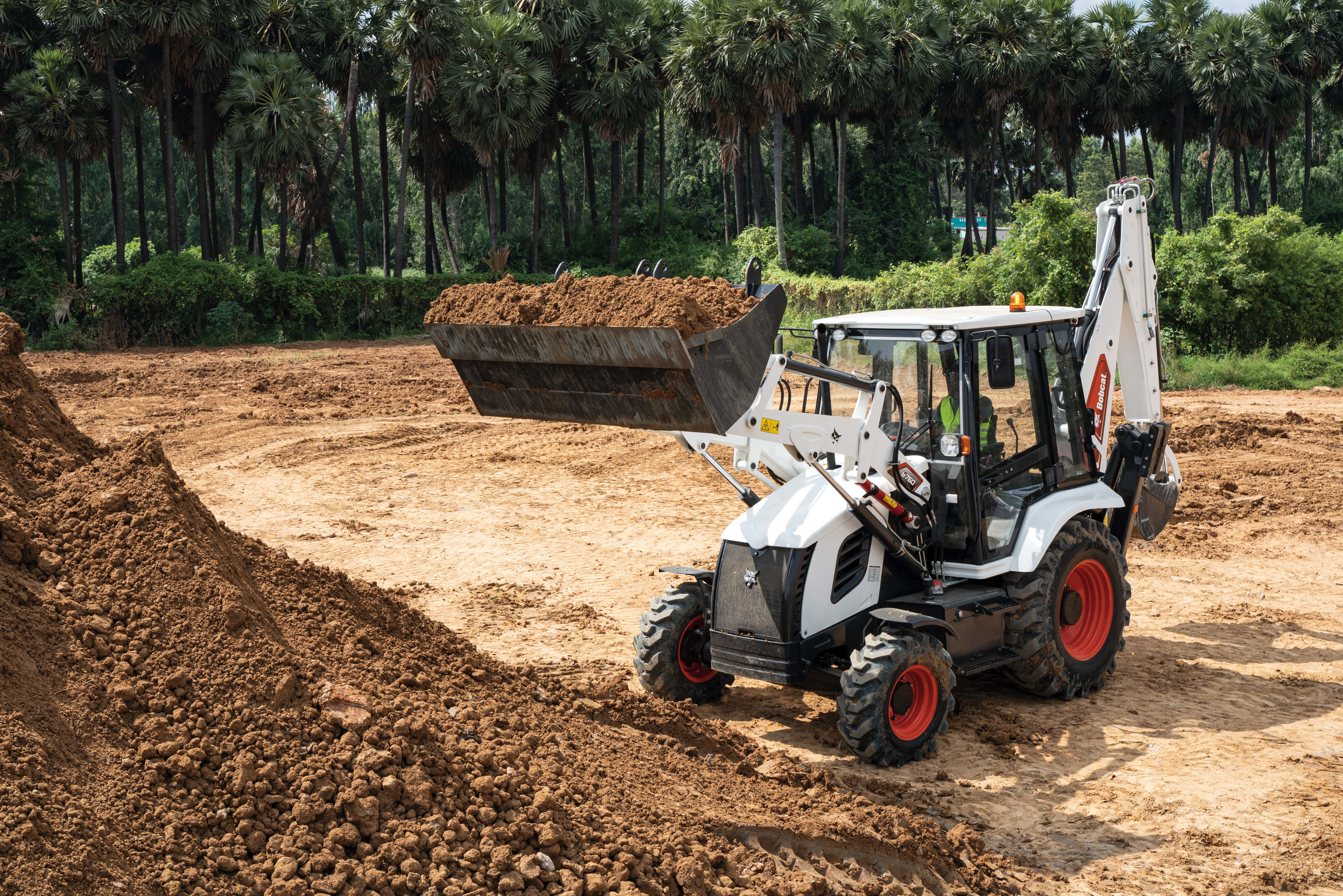 The B760’s performance and versatility extend throughout the machine, with the front-end loader providing a lift capacity of 7,985 lbs. with its standard, general purpose bucket.