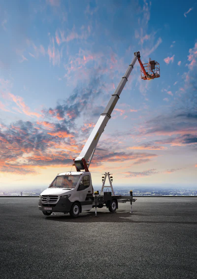 The PK 880 TEC loader crane combines technology with the latest CONNECTED plus+ solutions to deliver quality precision and lifting performance.