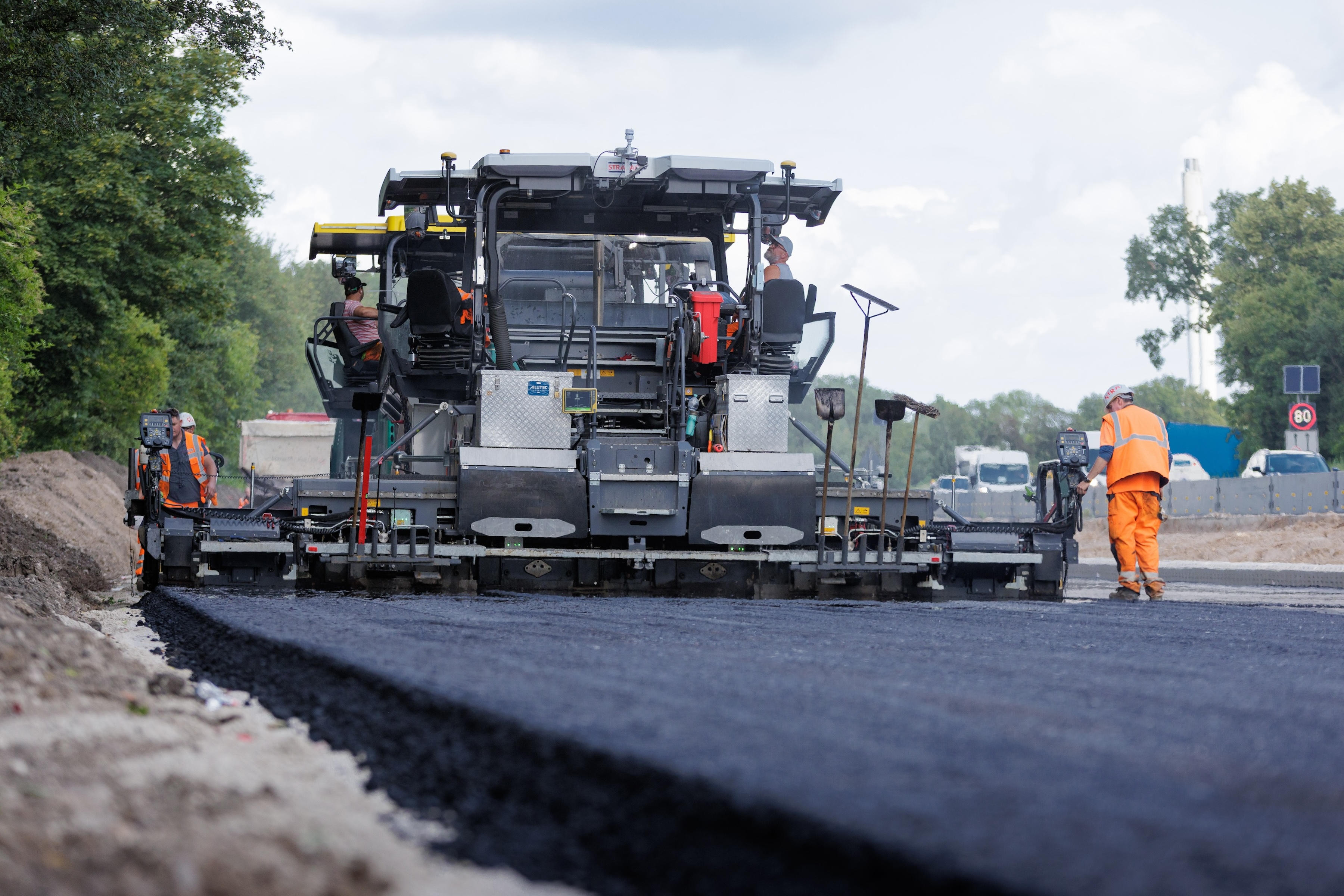 Topcon expands its road construction technology portfolio with new workflow solutions for scanning, paving and compaction.